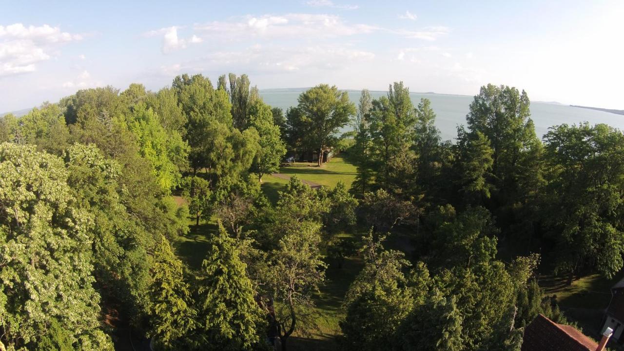 Zánka Vízparti Üdülő Hotel Exterior foto